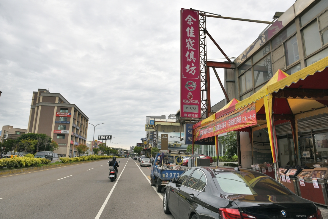 [新竹香山]余佳寢俱坊振興廠拍2折起，天絲兩用被組1680枕頭買一送一，黛比席夢思床墊5折再送蠶絲四季被，滿額送贈品！ @尼豪的美食旅行手札