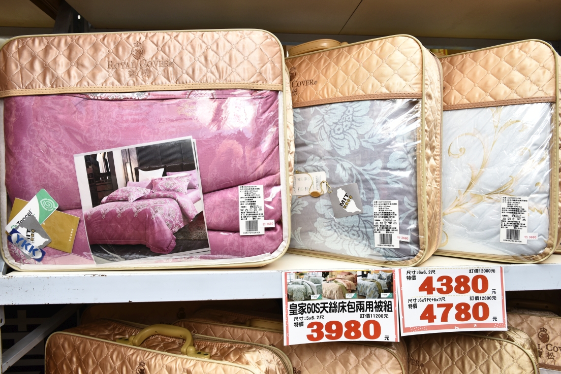[新竹香山]余佳寢俱坊振興廠拍2折起，天絲兩用被組1680枕頭買一送一，黛比席夢思床墊5折再送蠶絲四季被，滿額送贈品！ @尼豪的美食旅行手札