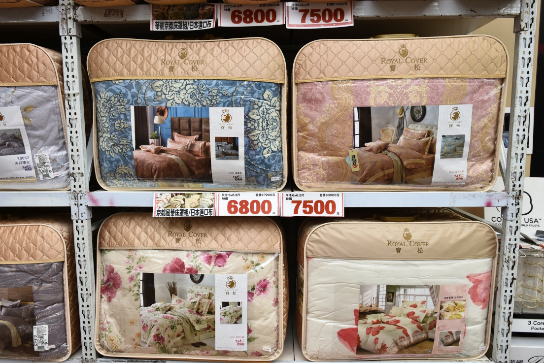 [新竹香山]余佳寢俱坊振興廠拍2折起，天絲兩用被組1680枕頭買一送一，黛比席夢思床墊5折再送蠶絲四季被，滿額送贈品！ @尼豪的美食旅行手札