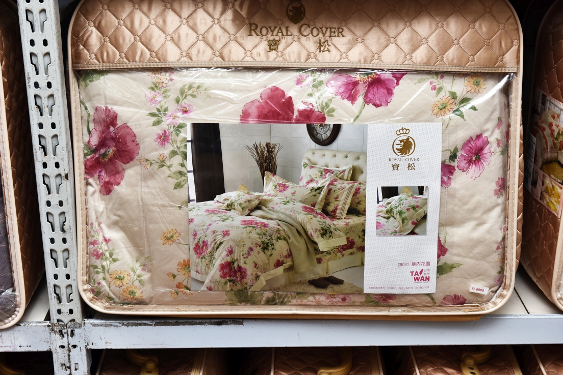 [新竹香山]余佳寢俱坊振興廠拍2折起，天絲兩用被組1680枕頭買一送一，黛比席夢思床墊5折再送蠶絲四季被，滿額送贈品！ @尼豪的美食旅行手札