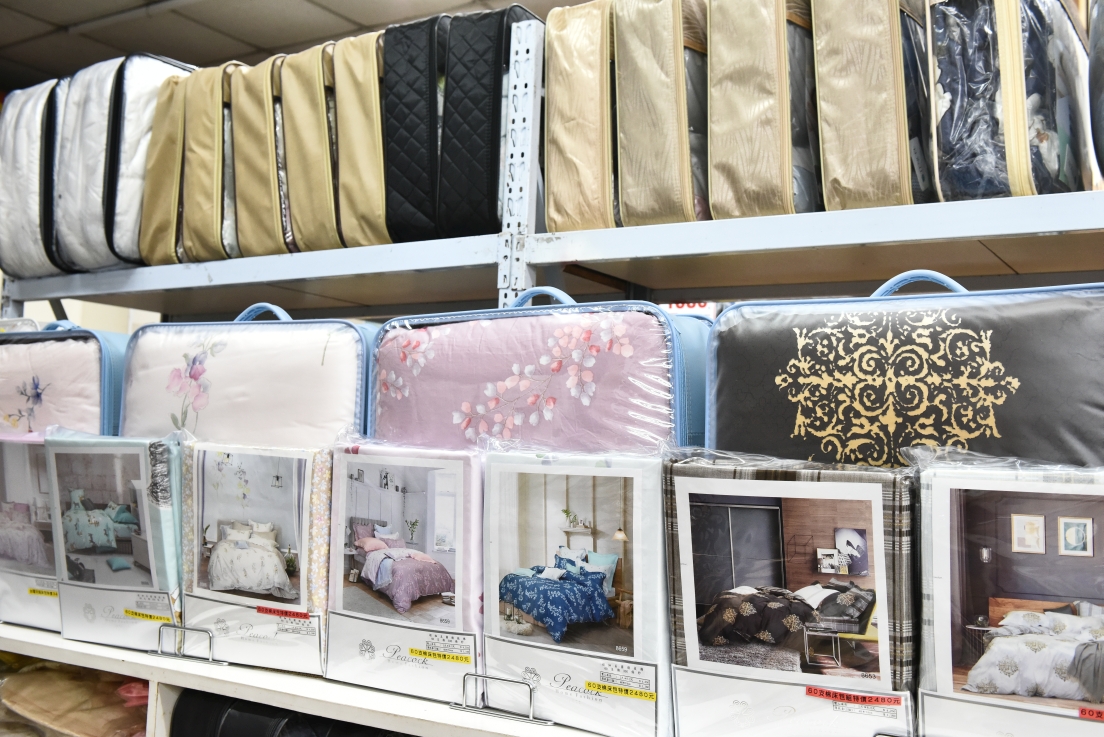 [新竹香山]余佳寢俱坊振興廠拍2折起，天絲兩用被組1680枕頭買一送一，黛比席夢思床墊5折再送蠶絲四季被，滿額送贈品！ @尼豪的美食旅行手札
