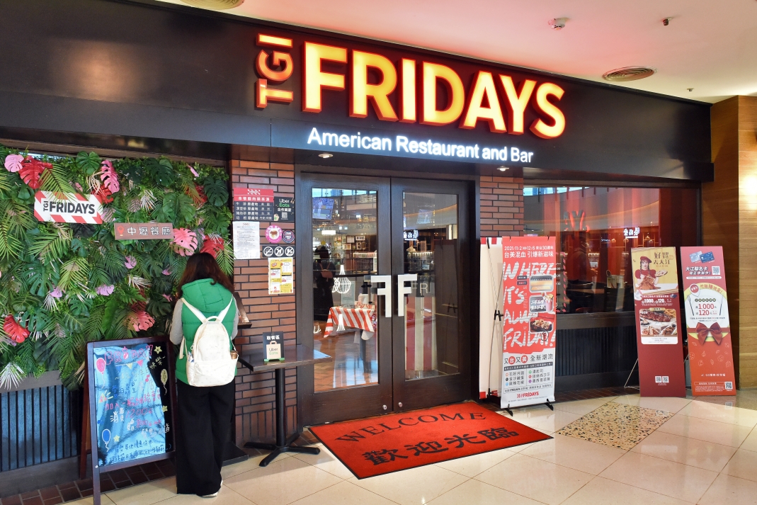 [桃園中壢] 2021室內最美英倫耶誕市集，就在中壢大江購物中心!超多餐廳的美食綠洲，全年免費停車！ @尼豪的美食旅行手札