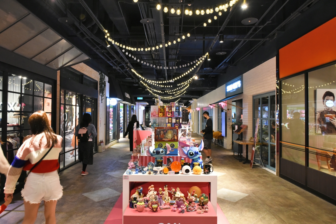 [桃園中壢] 2021室內最美英倫耶誕市集，就在中壢大江購物中心!超多餐廳的美食綠洲，全年免費停車！ @尼豪的美食旅行手札