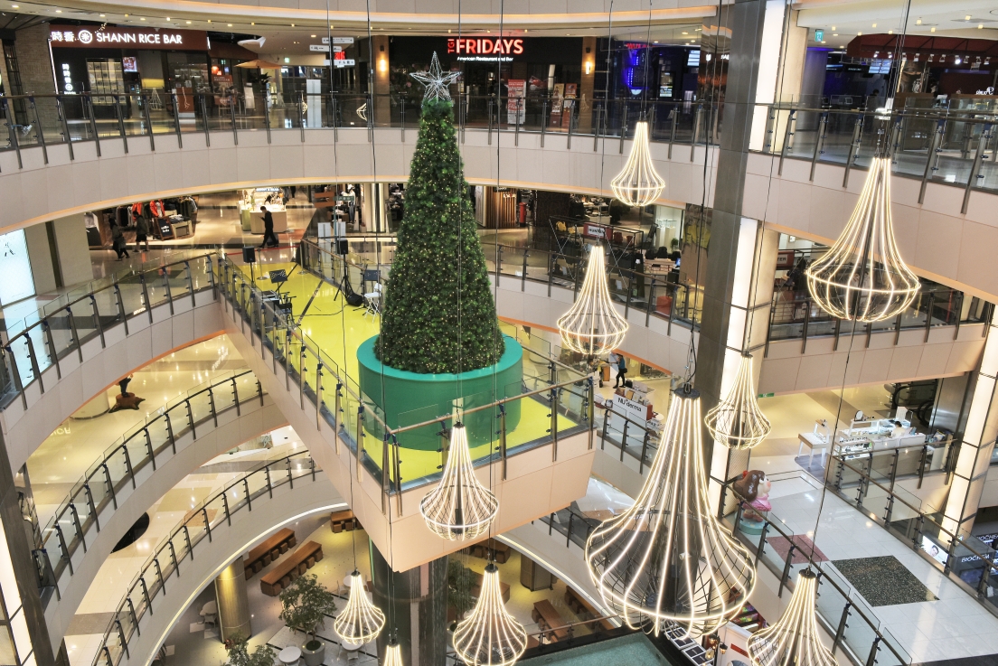 [桃園中壢] 2021室內最美英倫耶誕市集，就在中壢大江購物中心!超多餐廳的美食綠洲，全年免費停車！ @尼豪的美食旅行手札