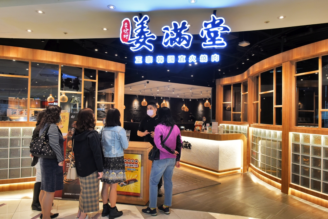 [桃園中壢] 2021室內最美英倫耶誕市集，就在中壢大江購物中心!超多餐廳的美食綠洲，全年免費停車！ @尼豪的美食旅行手札