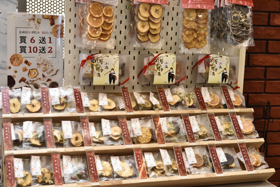 [桃園中壢] 2021室內最美英倫耶誕市集，就在中壢大江購物中心!超多餐廳的美食綠洲，全年免費停車！ @尼豪的美食旅行手札