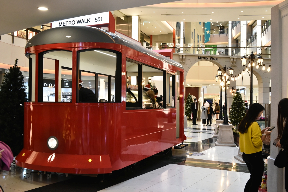 [桃園中壢] 2021室內最美英倫耶誕市集，就在中壢大江購物中心!超多餐廳的美食綠洲，全年免費停車！ @尼豪的美食旅行手札