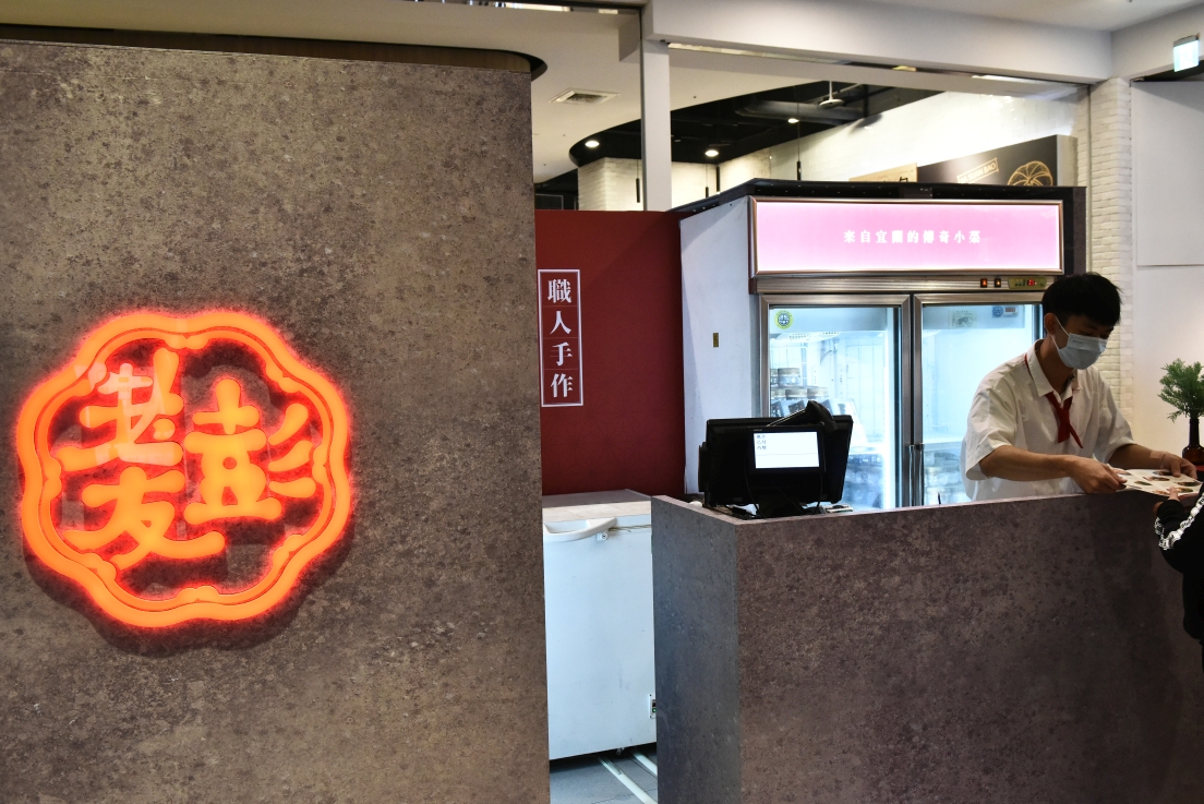 [桃園中壢] 2021室內最美英倫耶誕市集，就在中壢大江購物中心!超多餐廳的美食綠洲，全年免費停車！ @尼豪的美食旅行手札