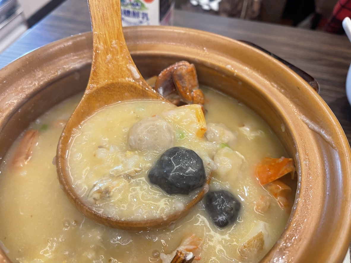 [新北板橋] 六必居潮州一品沙鍋粥，料鮮味美暖胃暖心，板橋車站美食必吃推薦！ @尼豪的美食旅行手札