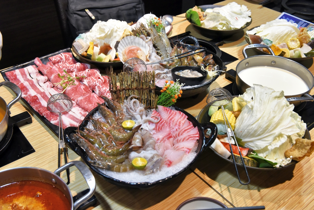 [新北新莊] 聚饗幸福鍋物，XL大肉盤X尚青海鮮，多種特色湯底百吃不膩，新莊高CP美食涮涮鍋火鍋推薦! @尼豪的美食旅行手札
