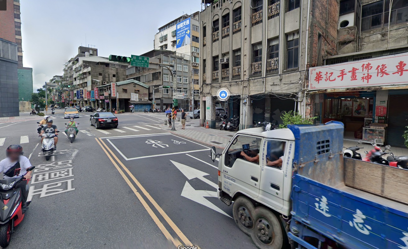 [台北萬華] 成旺皮衣皮草精品特賣會，30年老店歲末破盤出清，帥氣男女皮衣5800起，狐狸毛背心4900、皮草同步優惠中！ @尼豪的美食旅行手札