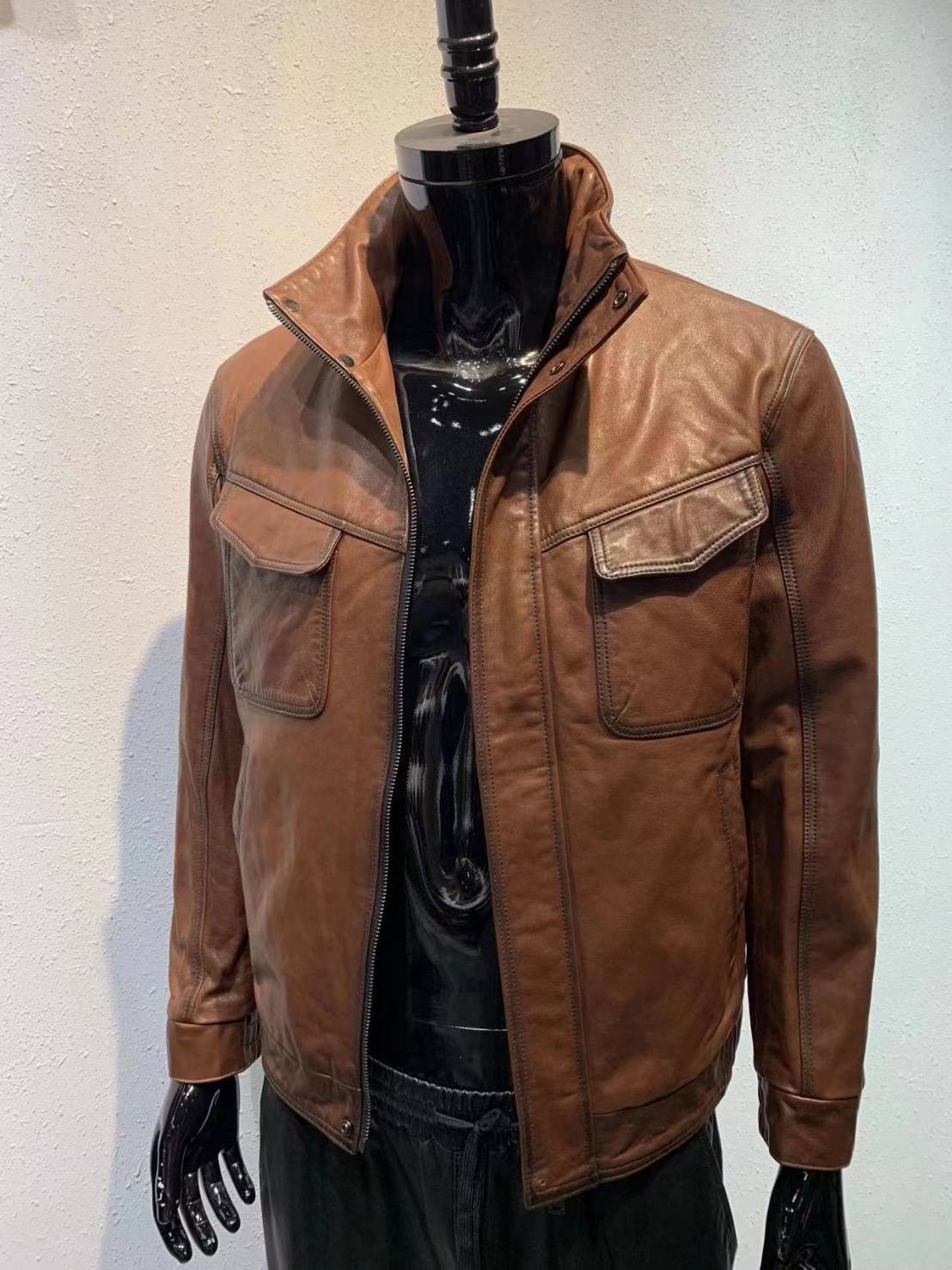 [台北萬華] 成旺皮衣皮草精品特賣會，30年老店歲末破盤出清，帥氣男女皮衣5800起，狐狸毛背心4900、皮草同步優惠中！ @尼豪的美食旅行手札