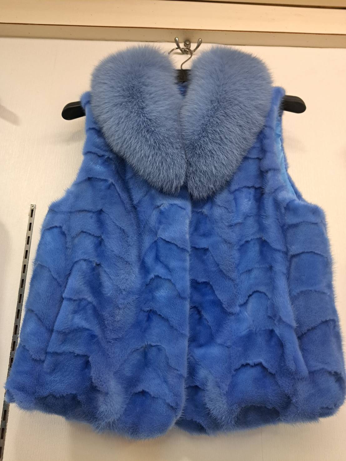 [台北萬華] 成旺皮衣皮草精品特賣會，30年老店歲末破盤出清，帥氣男女皮衣5800起，狐狸毛背心4900、皮草同步優惠中！ @尼豪的美食旅行手札