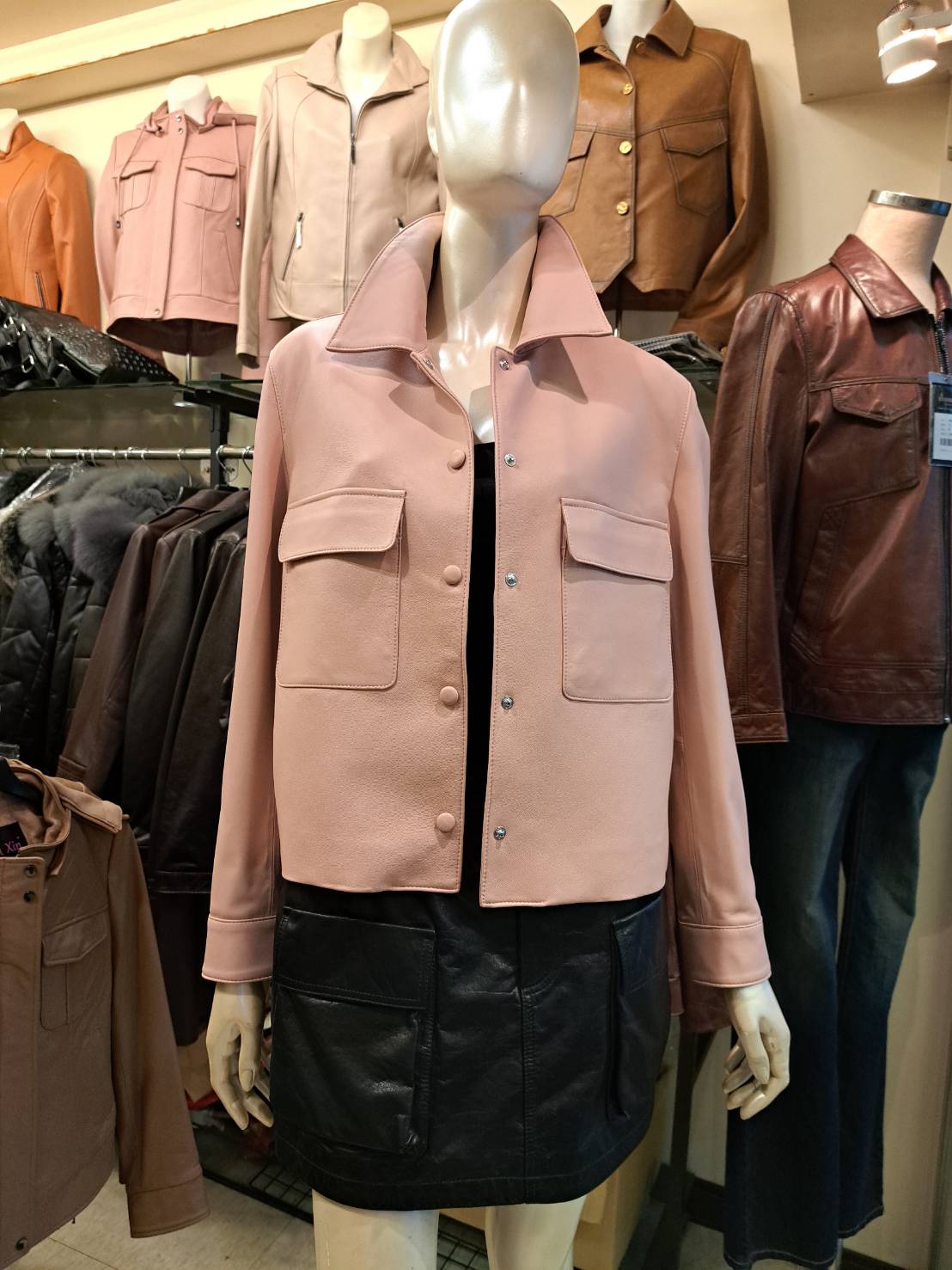 [台北萬華] 成旺皮衣皮草精品特賣會，30年老店歲末破盤出清，帥氣男女皮衣5800起，狐狸毛背心4900、皮草同步優惠中！ @尼豪的美食旅行手札