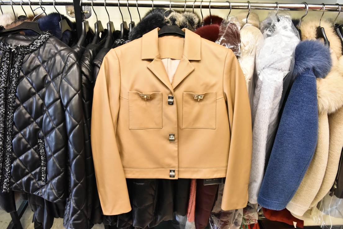 [台北萬華] 成旺皮衣皮草精品特賣會，30年老店歲末破盤出清，帥氣男女皮衣5800起，狐狸毛背心4900、皮草同步優惠中！ @尼豪的美食旅行手札