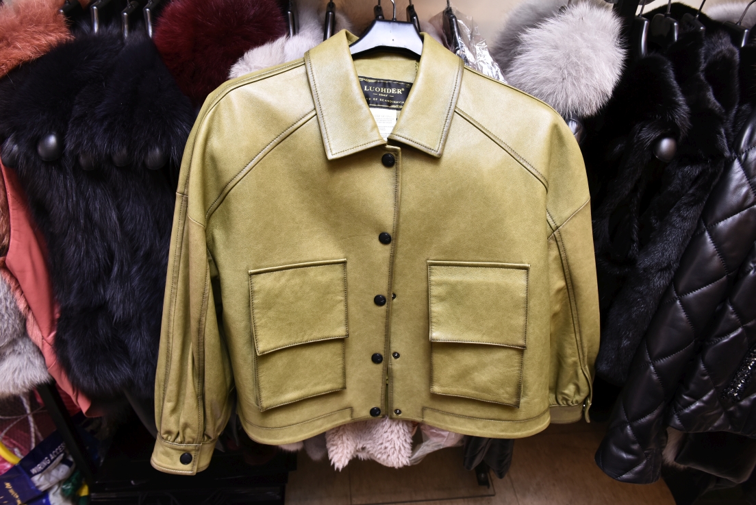 [台北萬華] 成旺皮衣皮草精品特賣會，30年老店歲末破盤出清，帥氣男女皮衣5800起，狐狸毛背心4900、皮草同步優惠中！ @尼豪的美食旅行手札