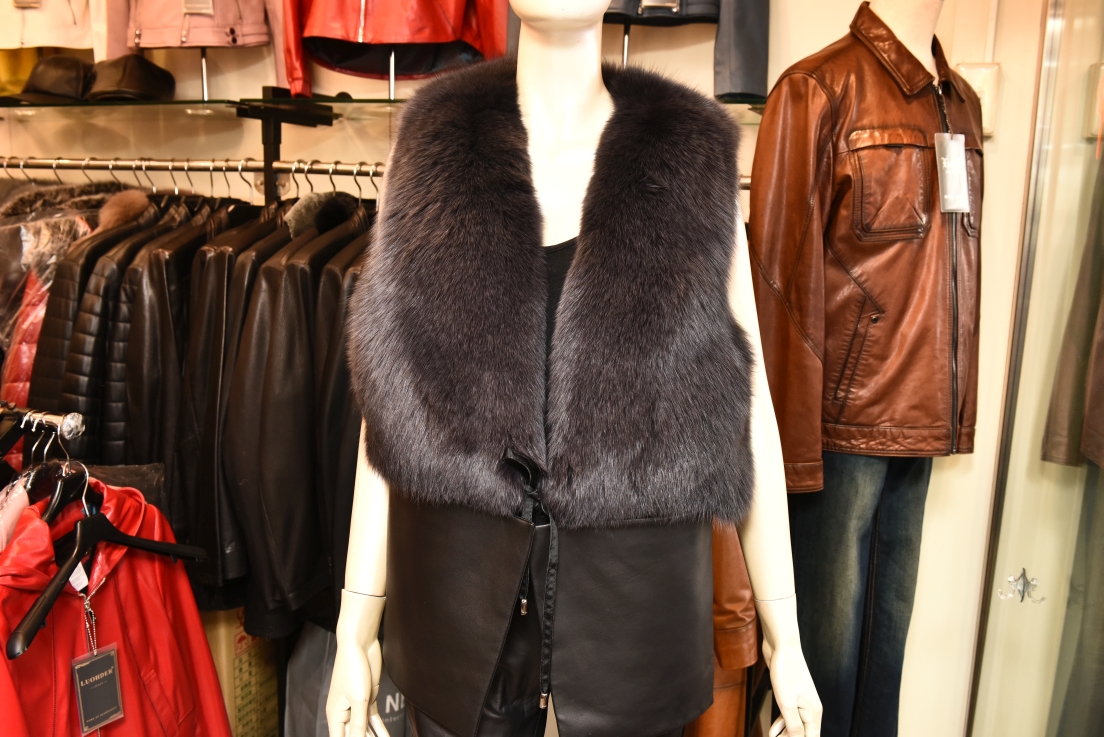 [台北萬華] 成旺皮衣皮草精品特賣會，30年老店歲末破盤出清，帥氣男女皮衣5800起，狐狸毛背心4900、皮草同步優惠中！ @尼豪的美食旅行手札