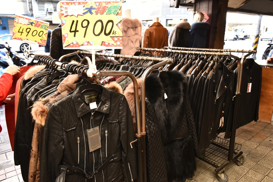 [台北萬華] 成旺皮衣皮草精品特賣會，30年老店歲末破盤出清，帥氣男女皮衣5800起，狐狸毛背心4900、皮草同步優惠中！ @尼豪的美食旅行手札
