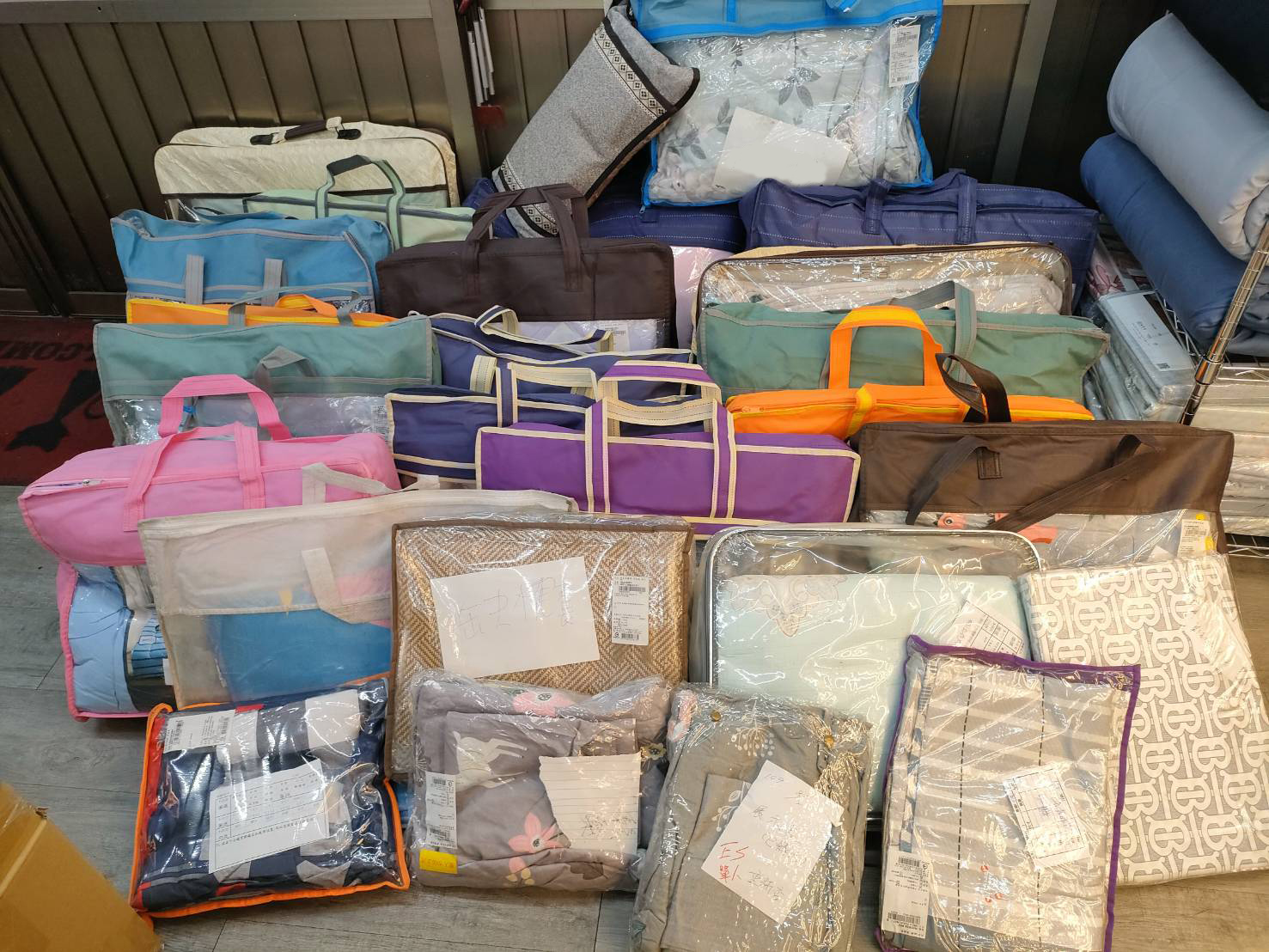 [桃園八德] 惟特寢具歲末廠拍1折起，挖寶天絲兩用被組1000元、床包被套250，冬被全面特惠中！ @尼豪的美食旅行手札