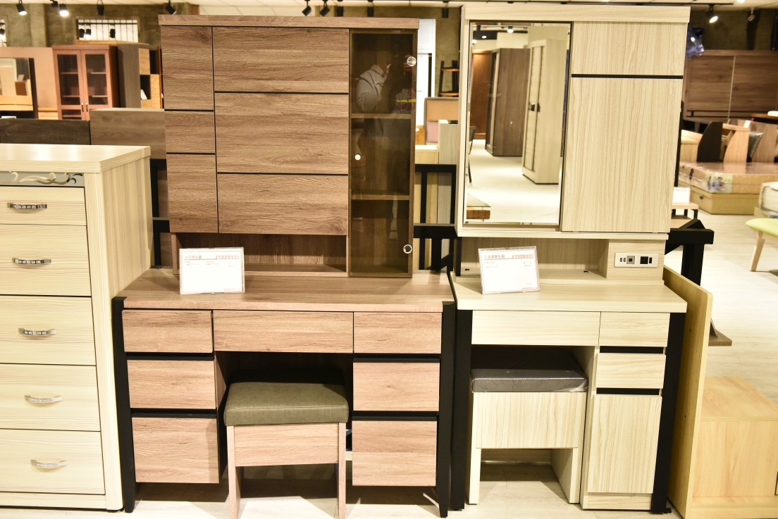 [台中大雅] 億家具批發倉庫台中總店，工廠直營客製化選擇超豐富，台中優質家具行推薦！ @尼豪的美食旅行手札