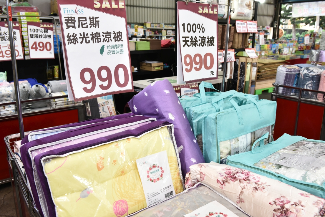[新北鶯歌] 多利寶寢具開倉出清2折起，精選床包249元、100%天絲床包799元，涼被490買一送一！ @尼豪的美食旅行手札