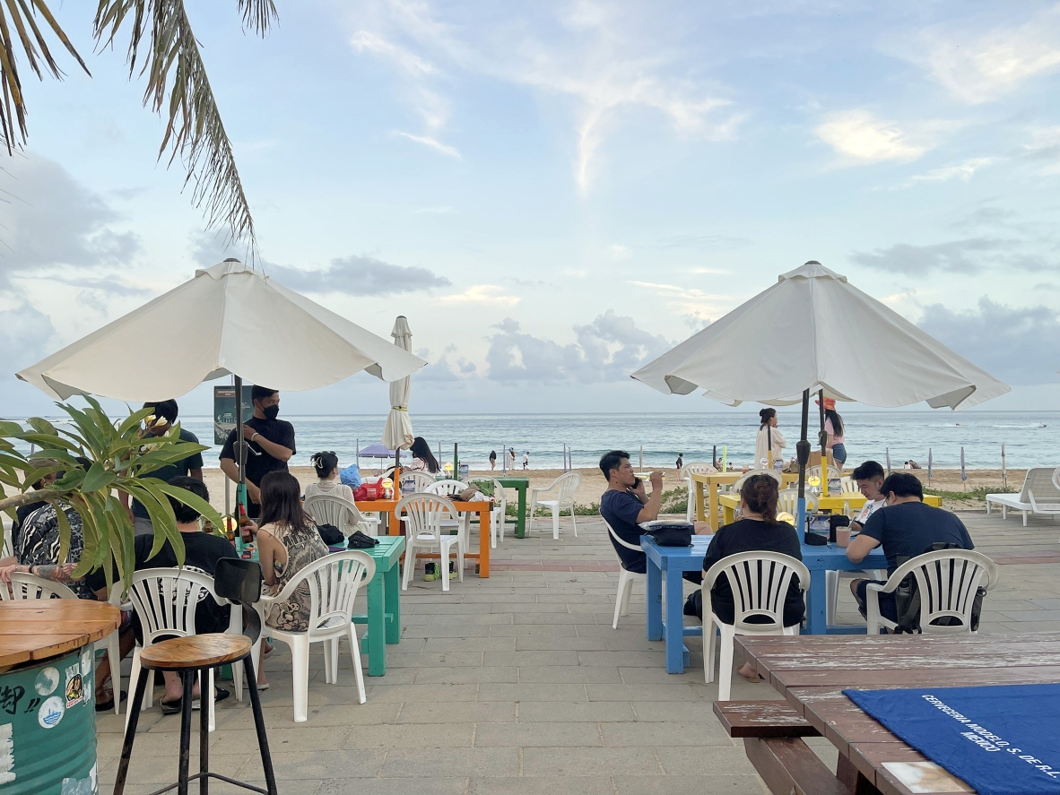 野海子WILD KID BAR，墾丁南灣沙灘第一排看海喝一杯，恆春酒吧餐廳美食推薦 @尼豪的美食旅行手札