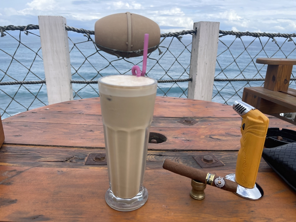 海中天咖啡，一望無際的太平洋就在腳下，花蓮壽豐景觀咖啡廳推薦！ @尼豪的美食旅行手札