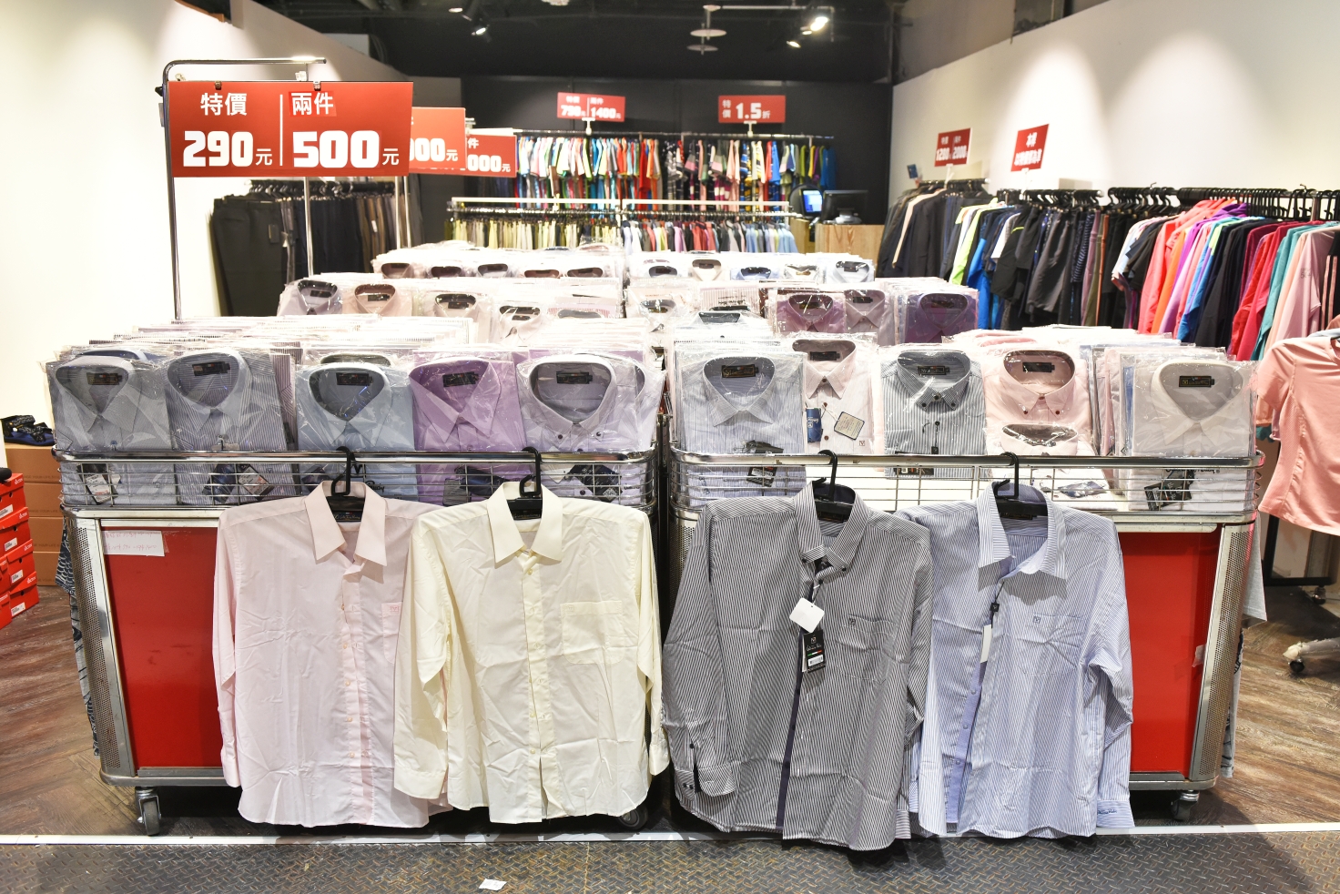 [台北西門] 范倫鐵諾原廠特賣會1折起，襯衫兩件500、POLO衫490，滿額送贈品！ @尼豪的美食旅行手札