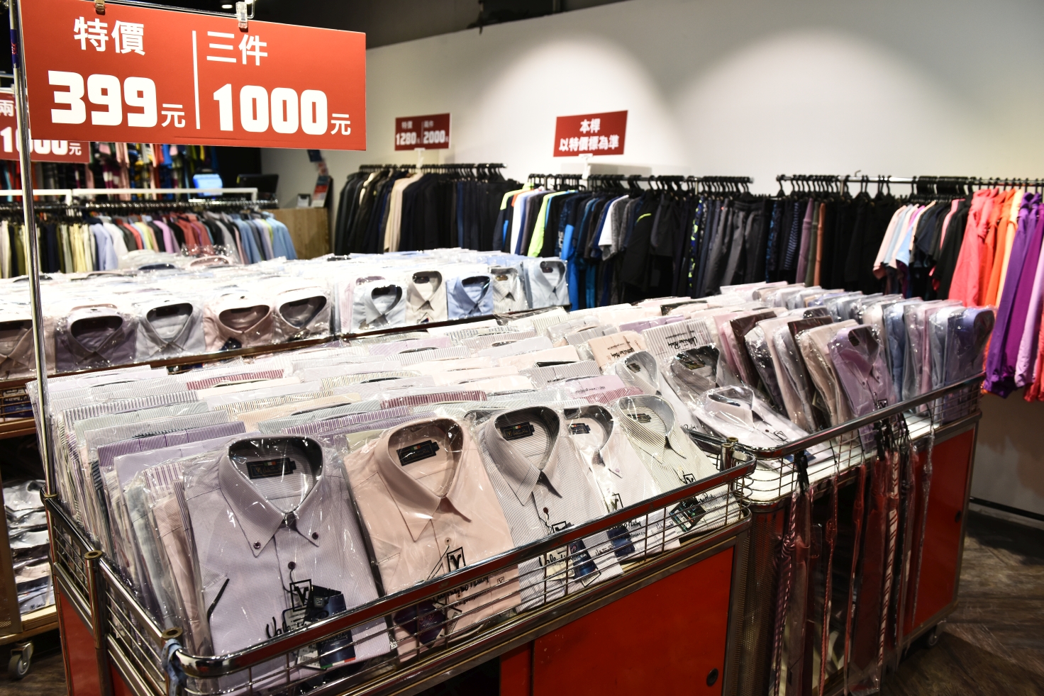 [台北西門] 范倫鐵諾原廠特賣會1折起，襯衫兩件500、POLO衫490，滿額送贈品！ @尼豪的美食旅行手札