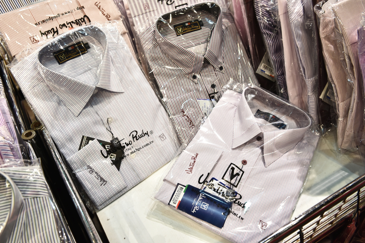 [台北西門] 范倫鐵諾原廠特賣會1折起，襯衫兩件500、POLO衫490，滿額送贈品！ @尼豪的美食旅行手札