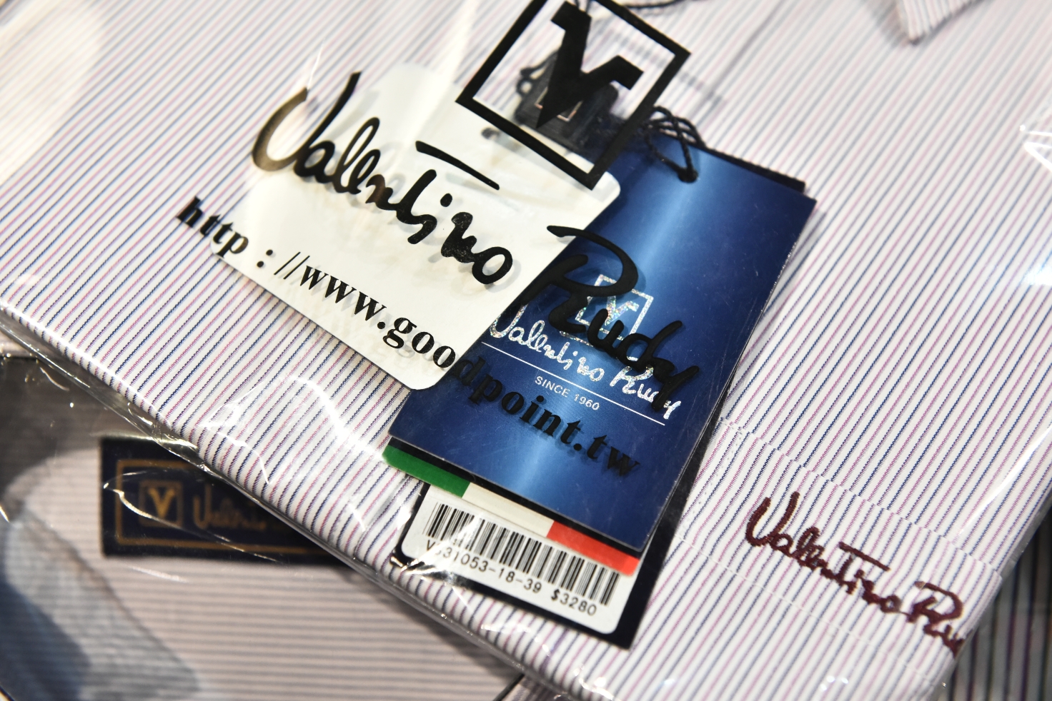 [台北西門] 范倫鐵諾原廠特賣會1折起，襯衫兩件500、POLO衫490，滿額送贈品！ @尼豪的美食旅行手札