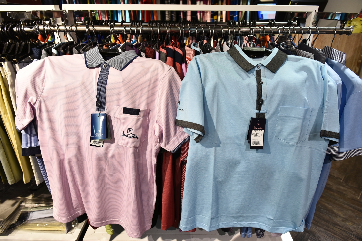 [台北西門] 范倫鐵諾原廠特賣會1折起，襯衫兩件500、POLO衫490，滿額送贈品！ @尼豪的美食旅行手札