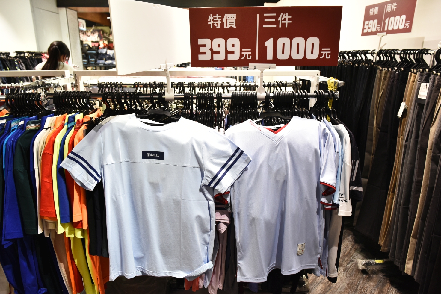 [台北西門] 范倫鐵諾原廠特賣會1折起，襯衫兩件500、POLO衫490，滿額送贈品！ @尼豪的美食旅行手札