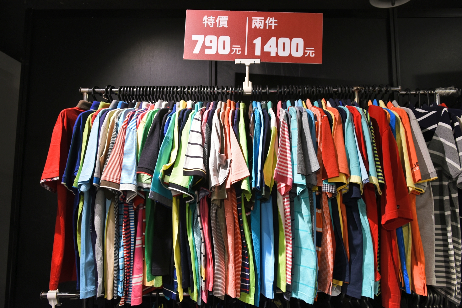 [台北西門] 范倫鐵諾原廠特賣會1折起，襯衫兩件500、POLO衫490，滿額送贈品！ @尼豪的美食旅行手札
