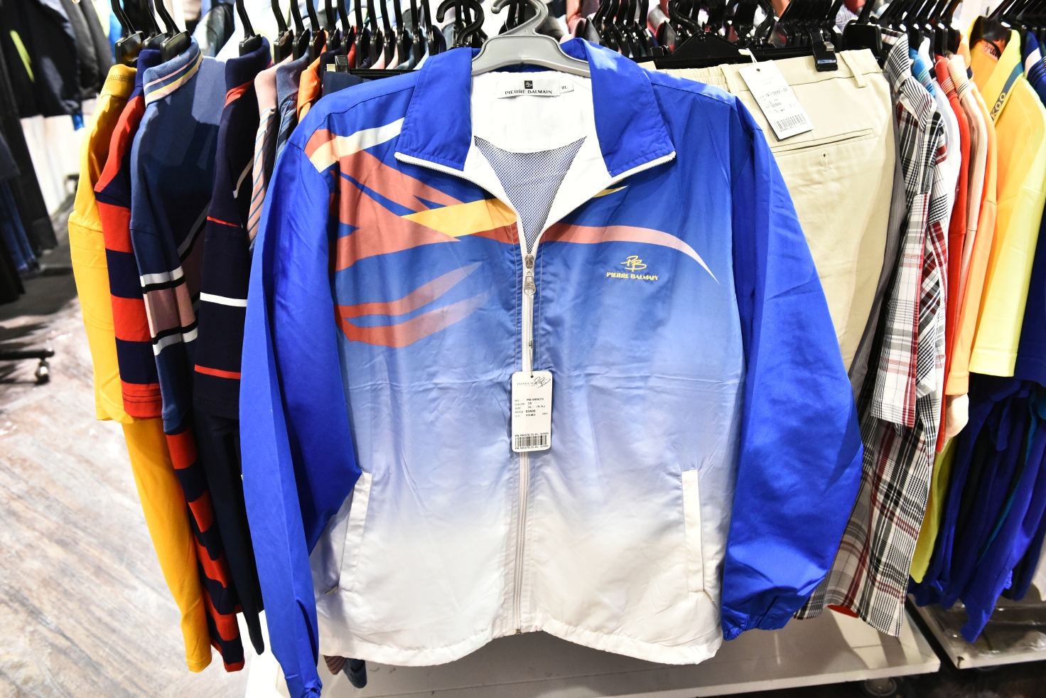 [台北西門] 范倫鐵諾原廠特賣會1折起，襯衫兩件500、POLO衫490，滿額送贈品！ @尼豪的美食旅行手札