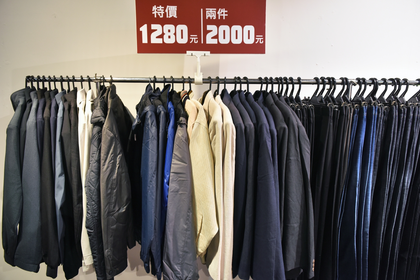 [台北西門] 范倫鐵諾原廠特賣會1折起，襯衫兩件500、POLO衫490，滿額送贈品！ @尼豪的美食旅行手札