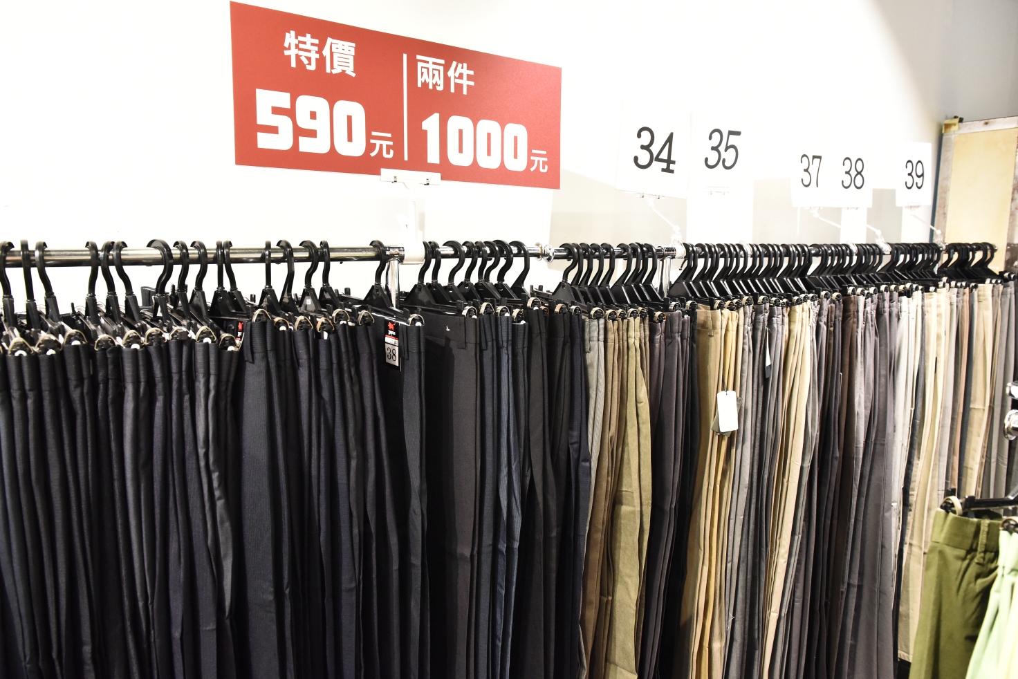 [台北西門] 范倫鐵諾原廠特賣會1折起，襯衫兩件500、POLO衫490，滿額送贈品！ @尼豪的美食旅行手札