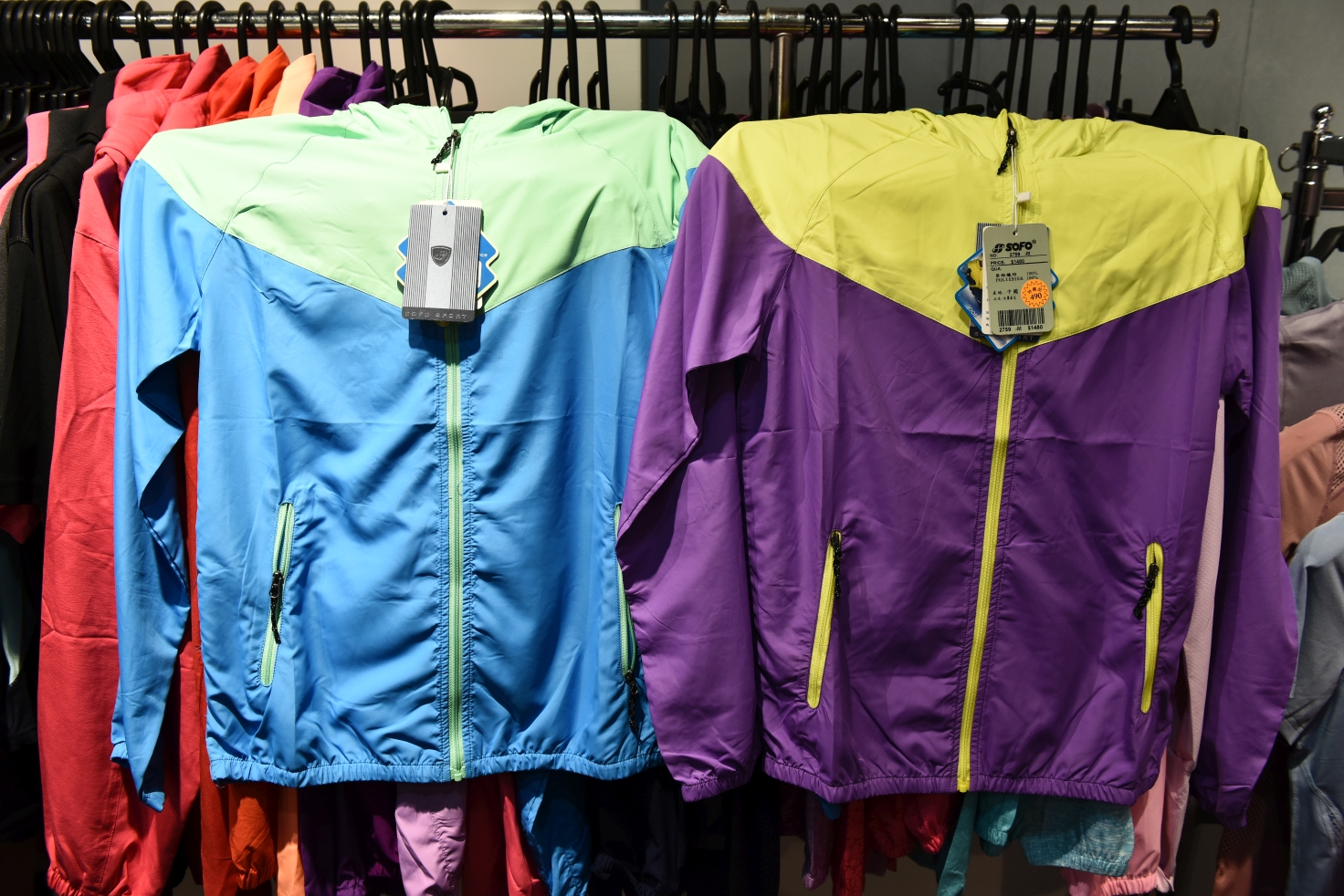 [台北西門] 范倫鐵諾原廠特賣會1折起，襯衫兩件500、POLO衫490，滿額送贈品！ @尼豪的美食旅行手札