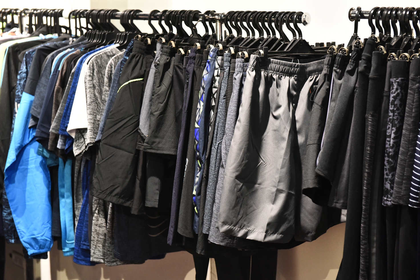 [台北西門] 范倫鐵諾原廠特賣會1折起，襯衫兩件500、POLO衫490，滿額送贈品！ @尼豪的美食旅行手札