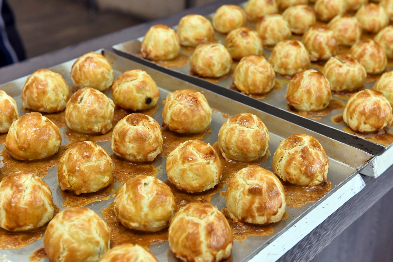 一福堂百年糕餅名店港一店，台中必吃現烤菠蘿蛋黃酥，中秋爆搶怕撲空快點預購，台中伴手禮推薦！ @尼豪的美食旅行手札