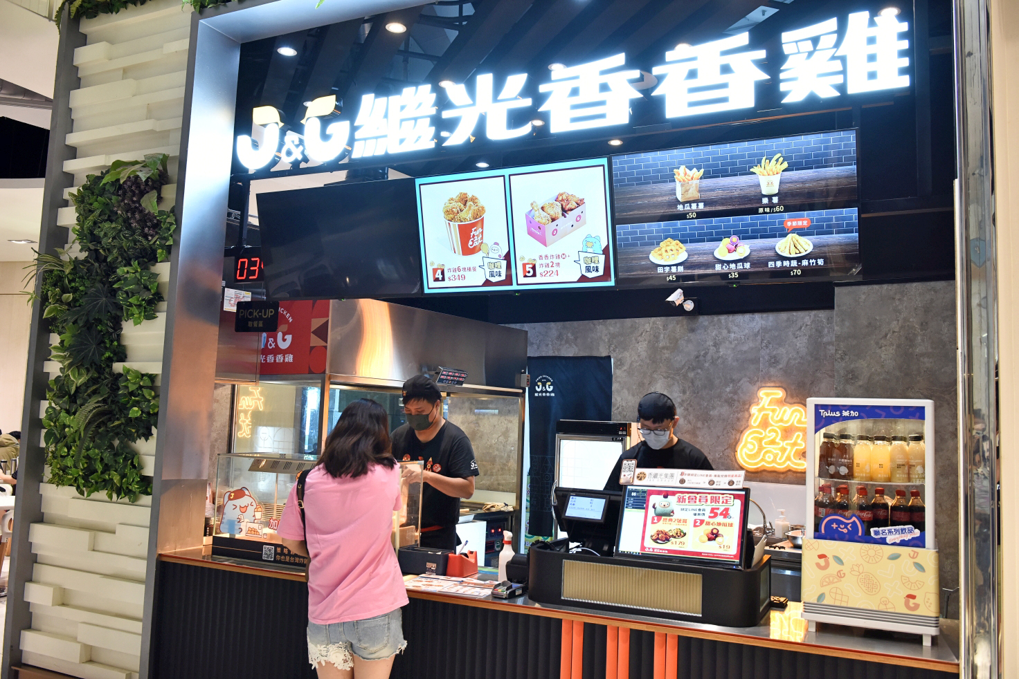 大江購物中心週年慶，百家品牌金喜包！心臟爆擊金選商品NIKE 5.1折起！ @尼豪的美食旅行手札