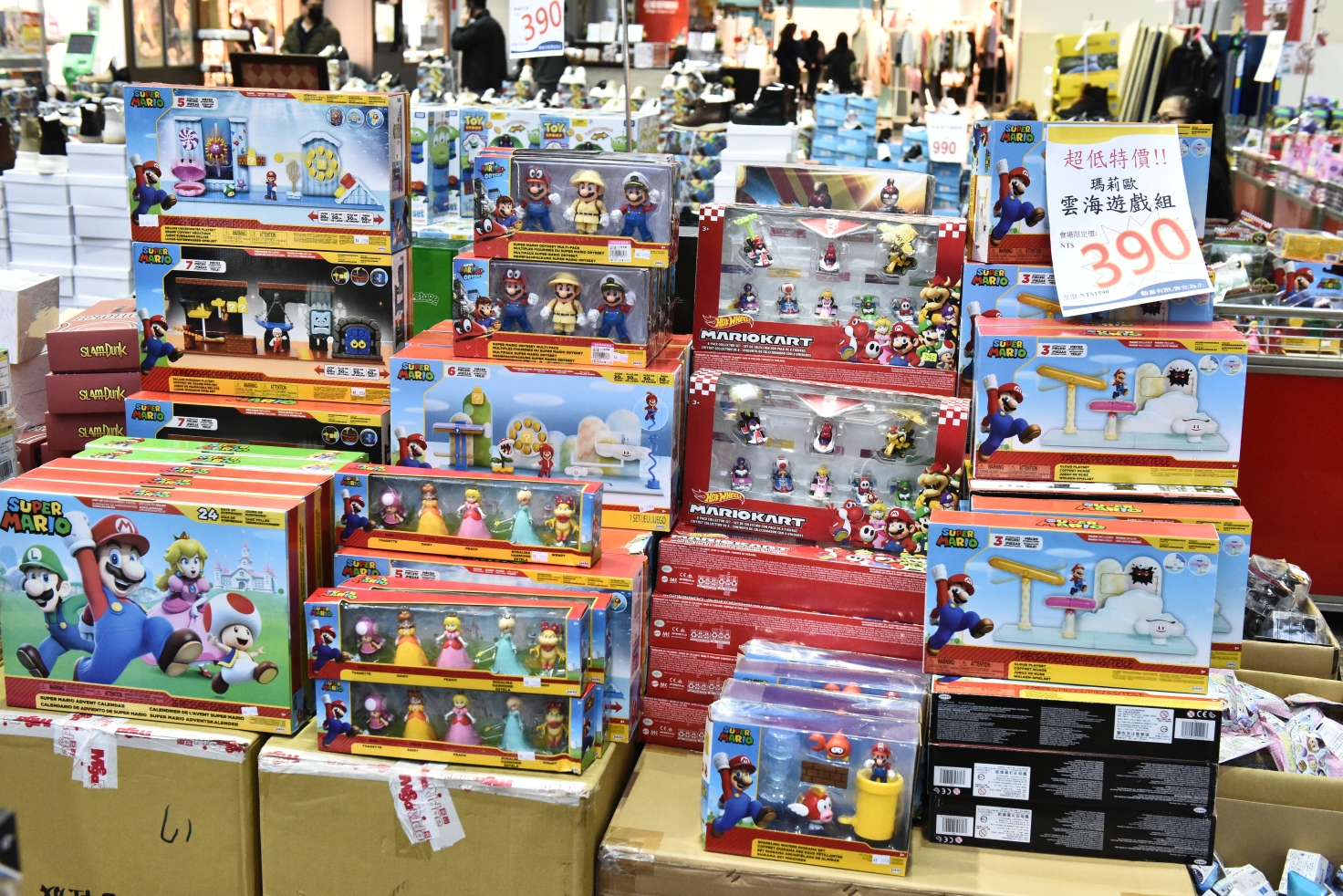 南港品牌玩具耶誕大出清1折起，FUNKO公仔、野獸國、迪士尼、芭比娃娃、LOL全面大出清，還有銅板挖寶區！ @尼豪的美食旅行手札