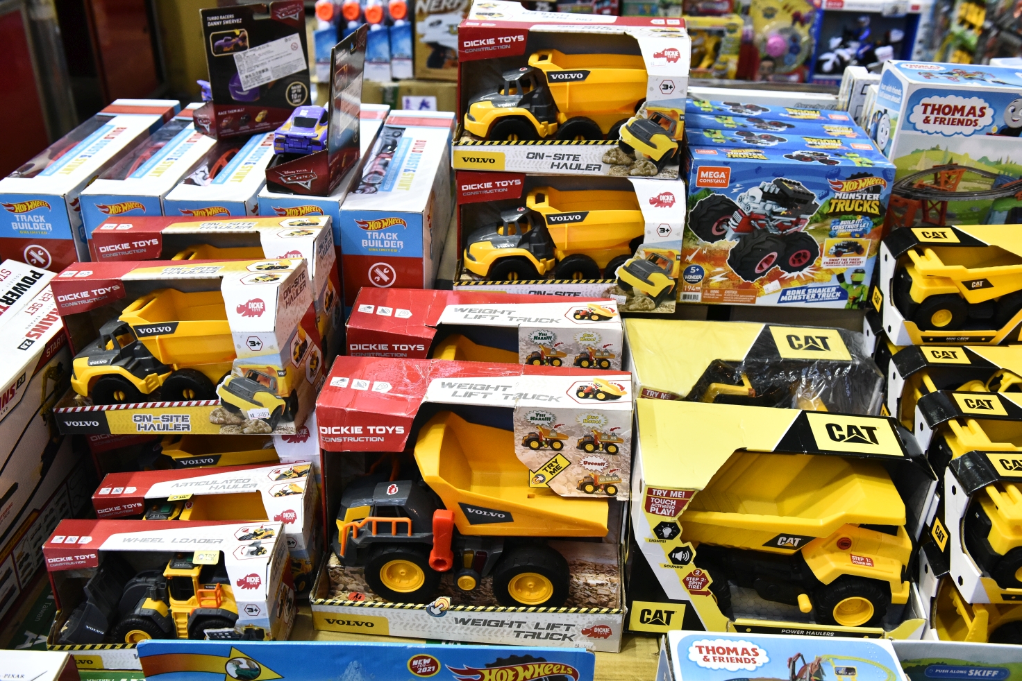 南港品牌玩具耶誕大出清1折起，FUNKO公仔、野獸國、迪士尼、芭比娃娃、LOL全面大出清，還有銅板挖寶區！ @尼豪的美食旅行手札