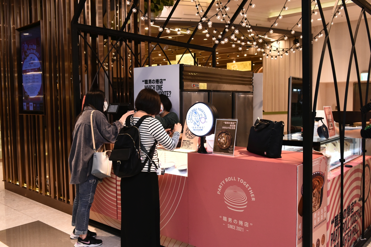 [桃園中壢] 玉兔迎春添新象，新春福氣攏厚力，桃園中壢美食集中地，快來大江購物中心沾沾春節喜氣！ @尼豪的美食旅行手札