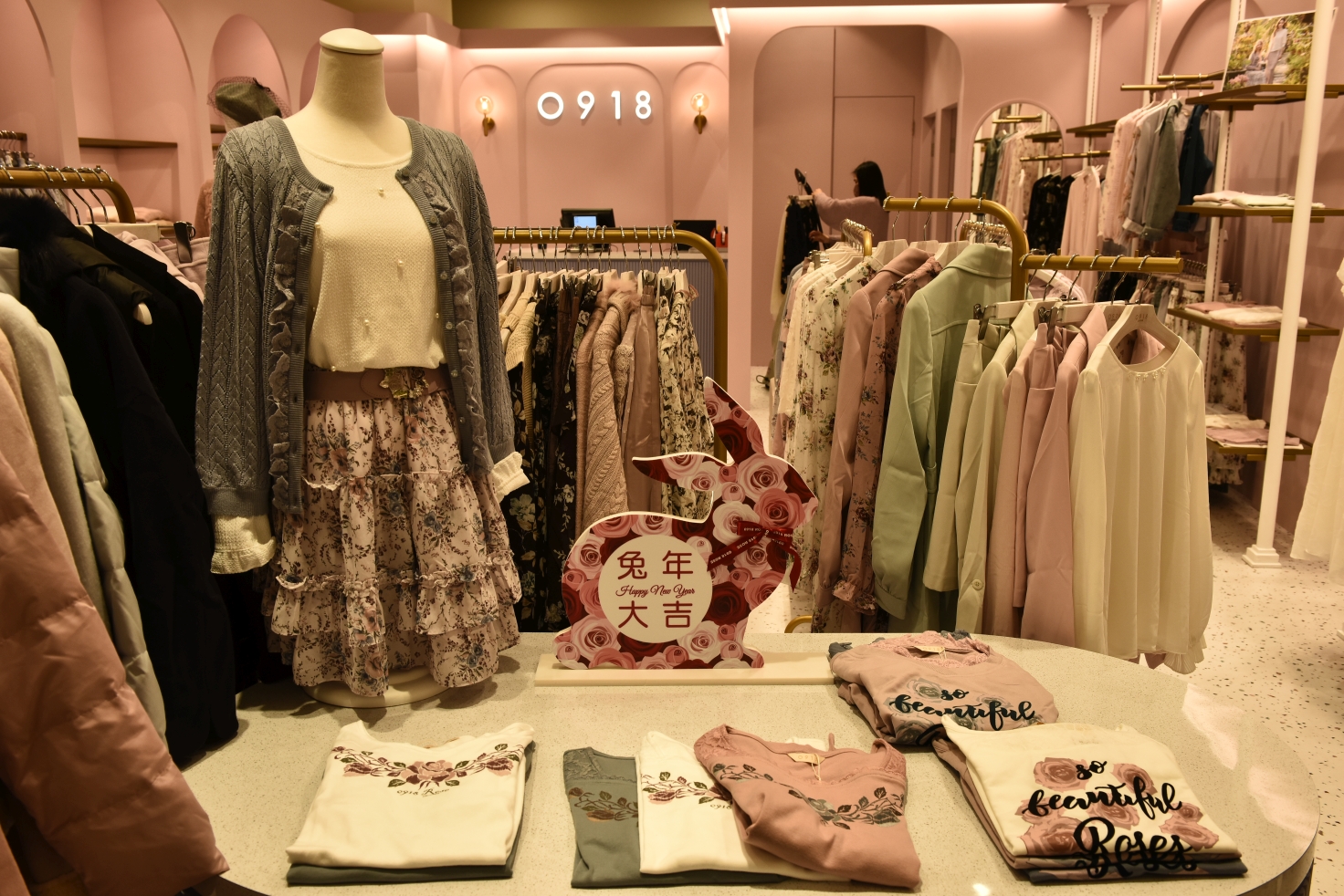 [桃園中壢] 玉兔迎春添新象，新春福氣攏厚力，桃園中壢美食集中地，快來大江購物中心沾沾春節喜氣！ @尼豪的美食旅行手札