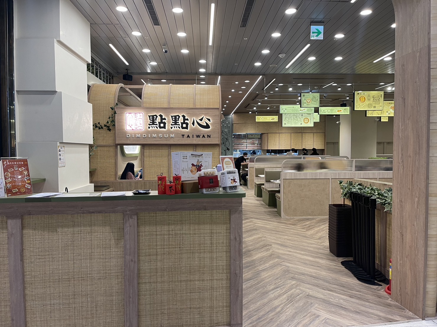 [桃園中壢] 玉兔迎春添新象，新春福氣攏厚力，桃園中壢美食集中地，快來大江購物中心沾沾春節喜氣！ @尼豪的美食旅行手札