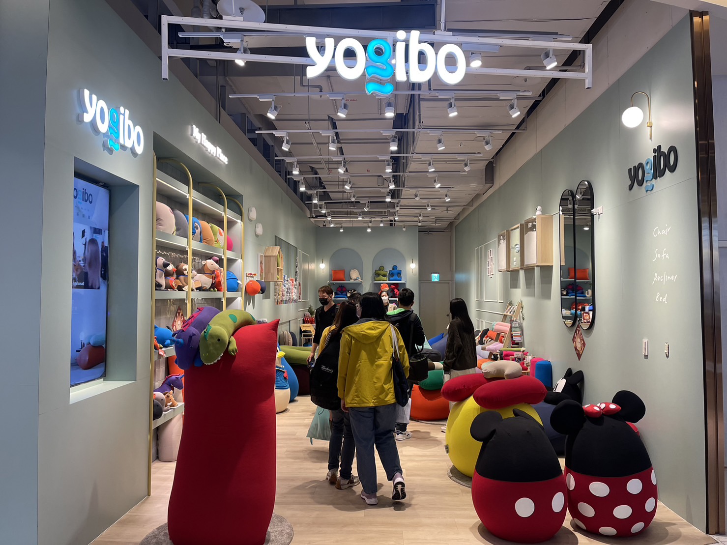 [桃園中壢] 玉兔迎春添新象，新春福氣攏厚力，桃園中壢美食集中地，快來大江購物中心沾沾春節喜氣！ @尼豪的美食旅行手札