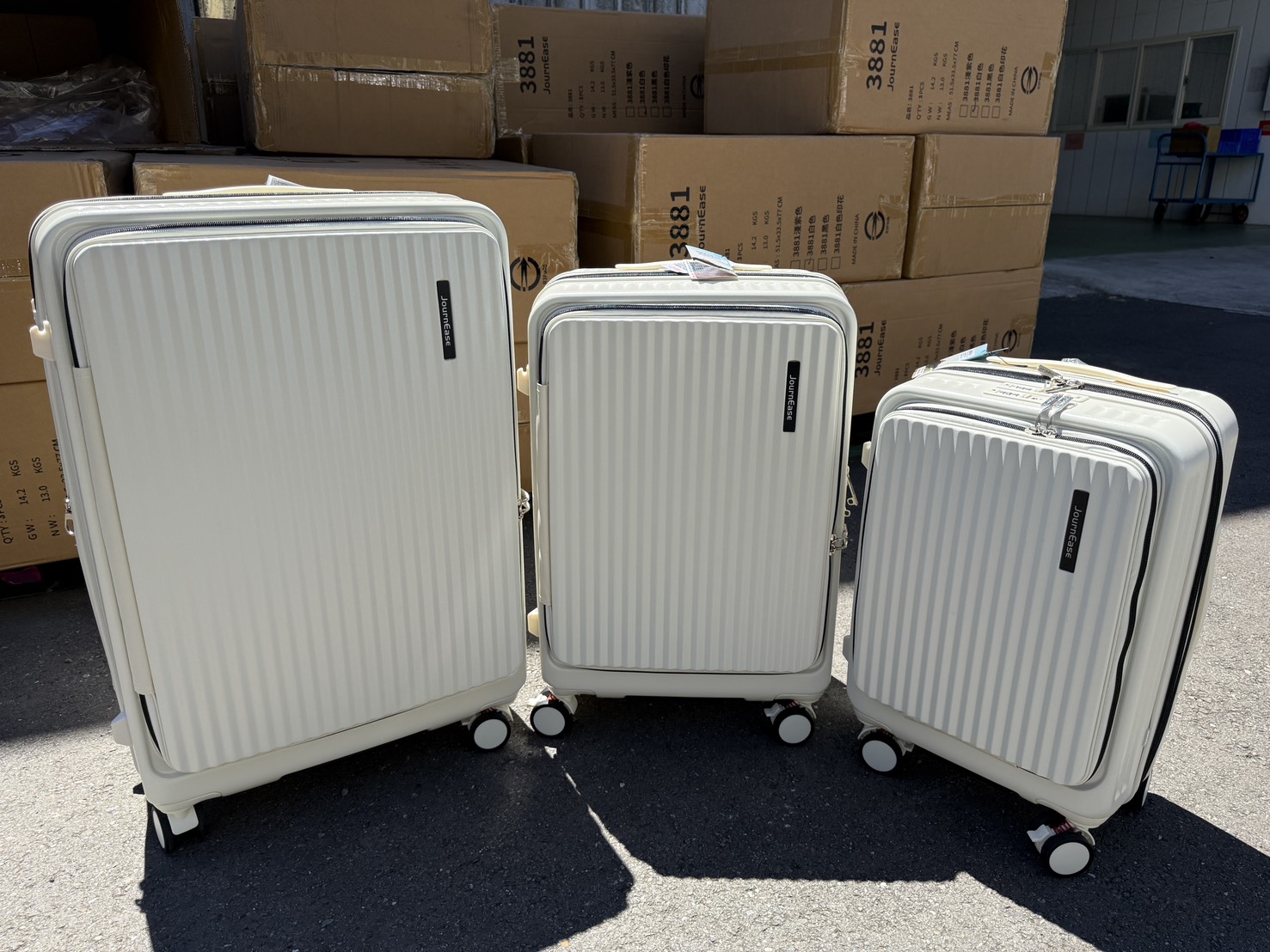 【台北駅】箱寓（シャンユー）スーツケース専門店・中正店 – 工場直営で高コスパ｜豊富なデザインとサイズ展開 クレジットカード対応｜1年保証＋5年修理サービス PTT高評価｜台北駅・永和エリアでスーツケースを買うならここ！ @尼豪的美食旅行手札