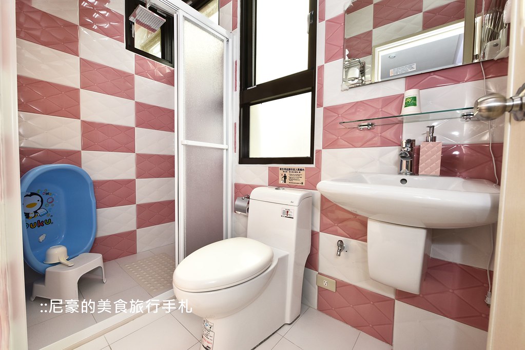 [台東市] 貓追熊親子民宿 戶外兒童遊戲區沙坑賽車場 河岸邊景色好優美 @尼豪的美食旅行手札