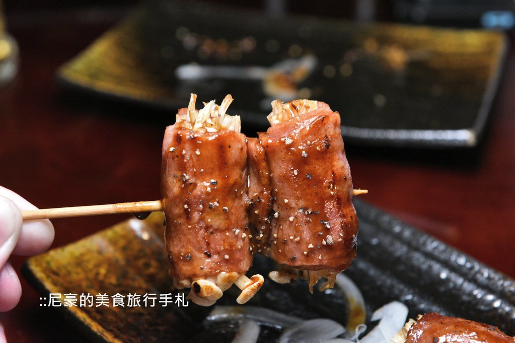 [新北蘆洲] 黑炭燒烤本舖 純手工新鮮肉串、基隆海港直送尚青海鮮，三五好友小酌好去處 蘆洲美食宵夜串燒居酒屋 @尼豪的美食旅行手札